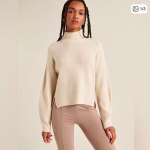 Abercrombie & Fitch Classic Cream Turtleneck